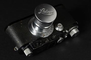 Picture of Leica III (Model F) SN 310 097 (1938/9) with chrome controls; rigid Summar SN 190 920 (1933), in all chrome finish