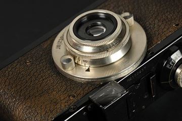 Picture of Snapshot Leica SN 150 937 (1935), with built-in WEISU viewfinder; Elmar 4,5/35 without serial number; a camera which was announced but never commercially produced