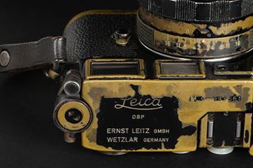 Picture of Elliott Erwitt M3 cameras SN 993 561 (1960), blessed by the Pope, matched with Summilux 1,4/50 SN 2 028 282 (1964)