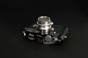 Picture of M7 a la carte SN 3 009 242 (2004), with Summicron 2/35 SN 1 630 751 (1958) first version in chrome finish