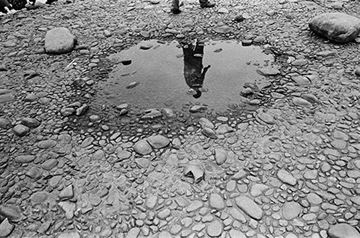Picture of Man in the Puddle, Shenzhen 2013
水灘中的人 2013, 深圳