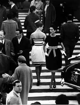 Picture of Nina + Simone + Piazza di Spagna, Rome (Vogue), Variant, 1960